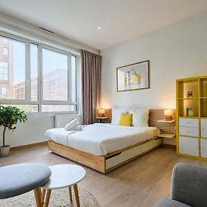 Apartment Gares Avec Parking Securise, Lille